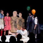 anna * pollack, Beitragsfoto: Sterbebett mit Pappendeckel