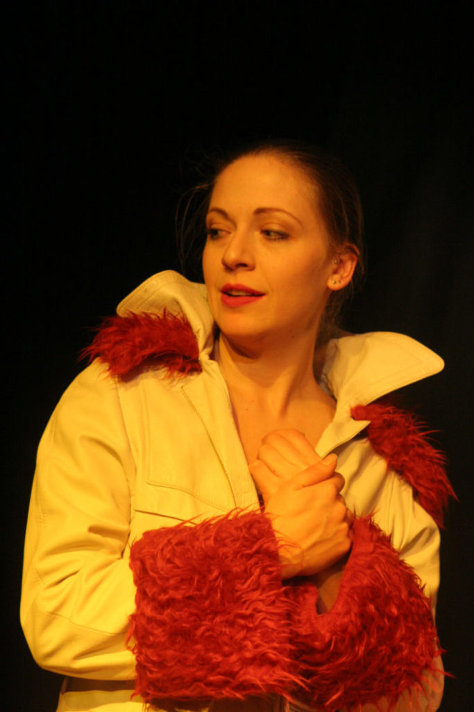 anna * pollack - Lulu, Eszter Hollósi, Portrait im Mantel