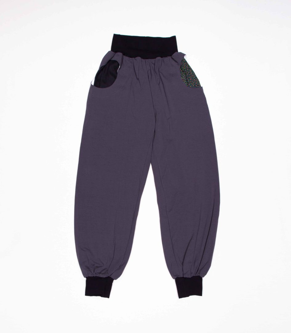 anna * pollack, Piratenhose bio grau, Bund schwarz, Taschen schwarz und grau