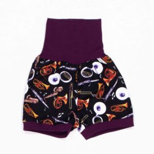 anna * pollack, Shorty Mixed, 56-80, schwarzer Stoff mit Musikinstrumenten, Bund Purpur