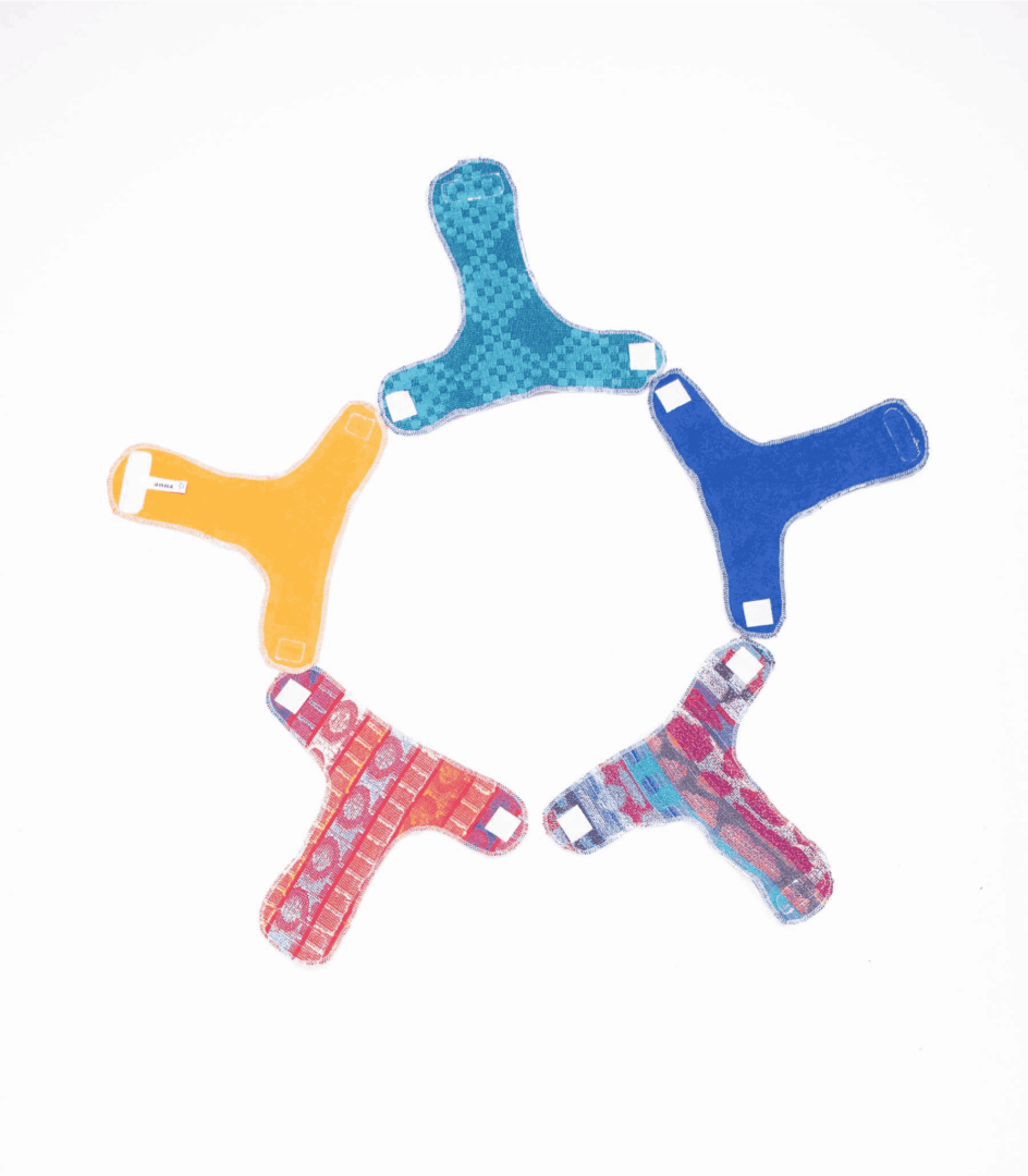 bunte Puppenwindenl aus Stoff, offen lim Kreis liegend