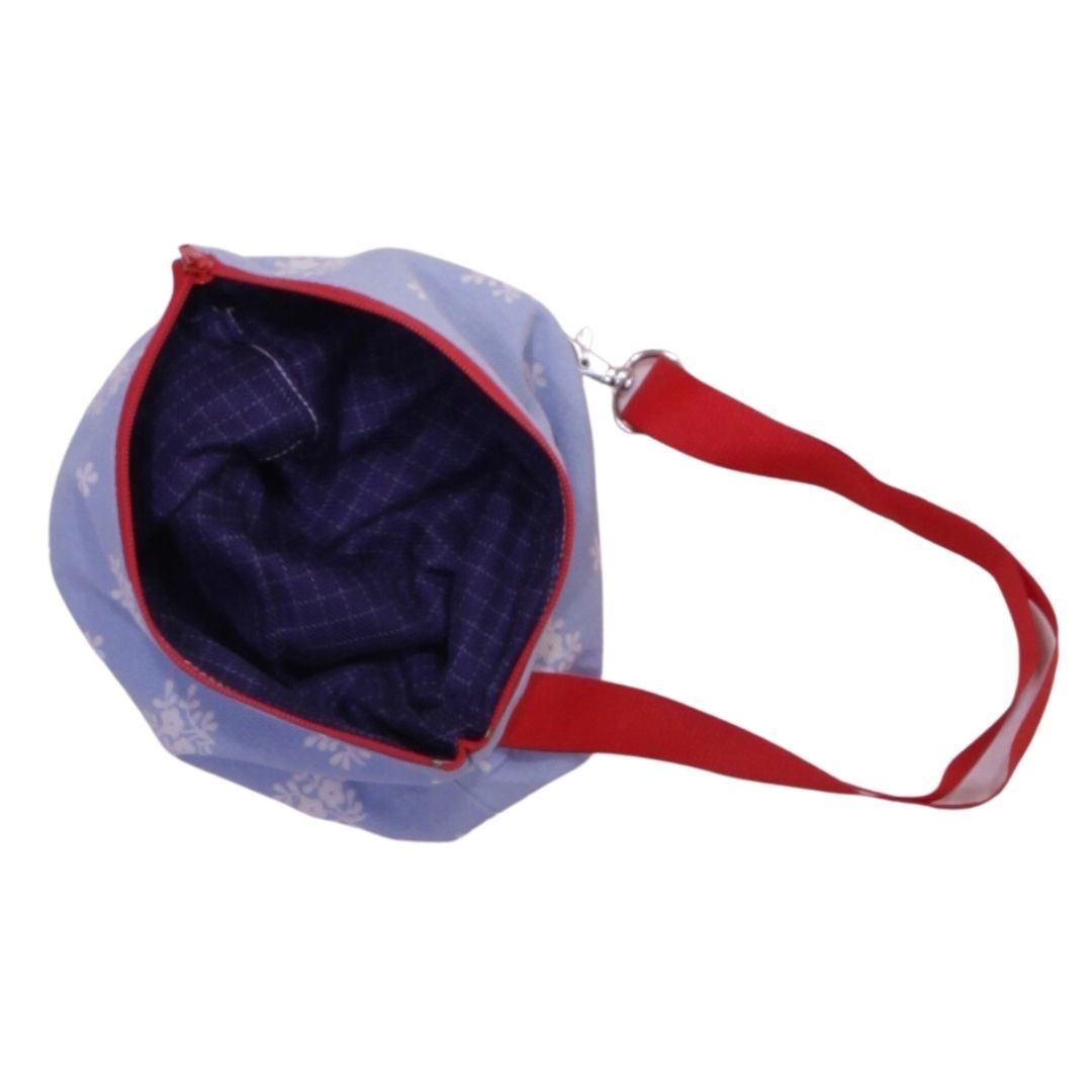 anna * pollack, Täschchen Dirndl hellblau , dunkelblau kariert gefüttert, mit Zipp und Gurt