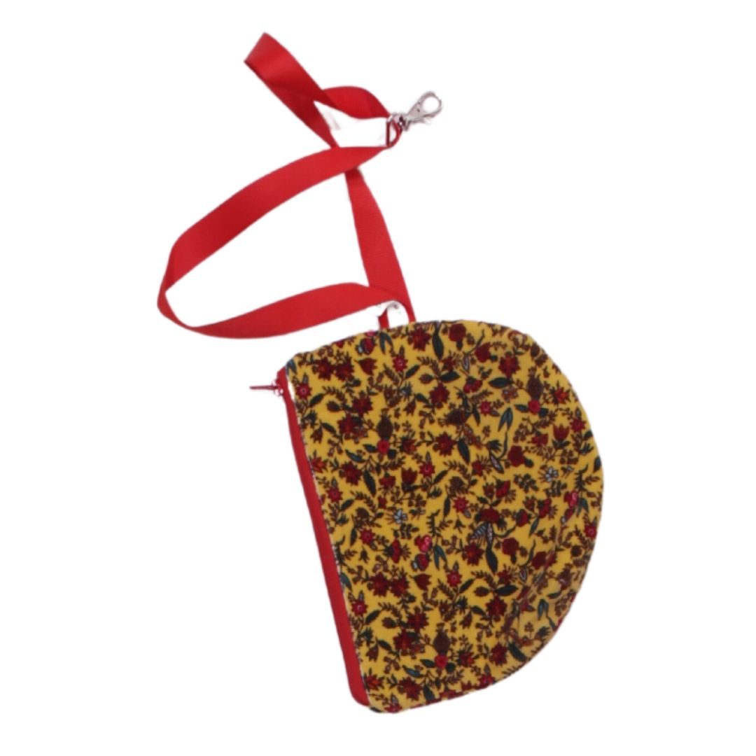 anna * pollack, Täschchen gelb geblümt, gefüttert, mit Zipp und Gurt