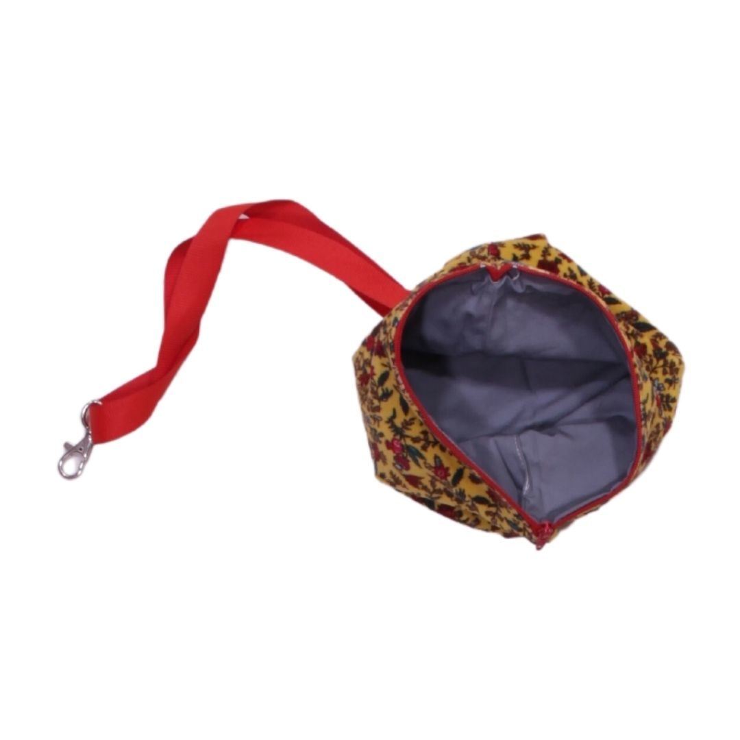 anna * pollack, Täschchen gelb geblümt, grau gefüttert, mit Zipp und Gurt