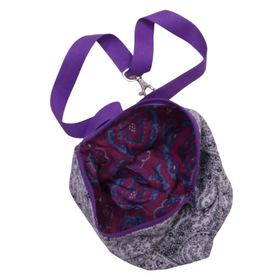 anna * pollack, Täschchen Parsley schwarz, lila gefüttert, mit Zipp und Gurt