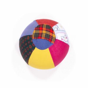 anna * pollack, Luftballonhülle aus upgecycelten Stoffresten, Grundfarbe bunt