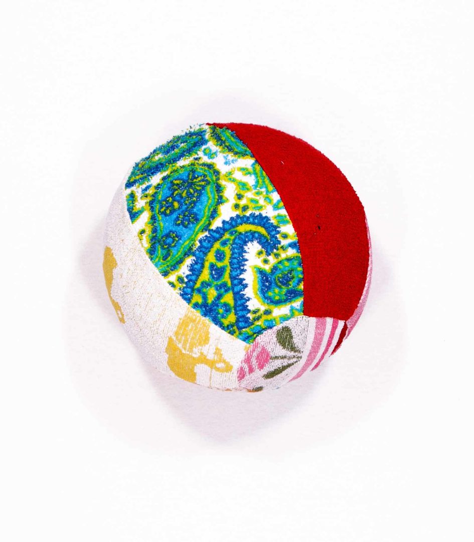 anna * pollack, Luftballonhülle aus upgecycelten Stoffresten, Grundfarbe frottee