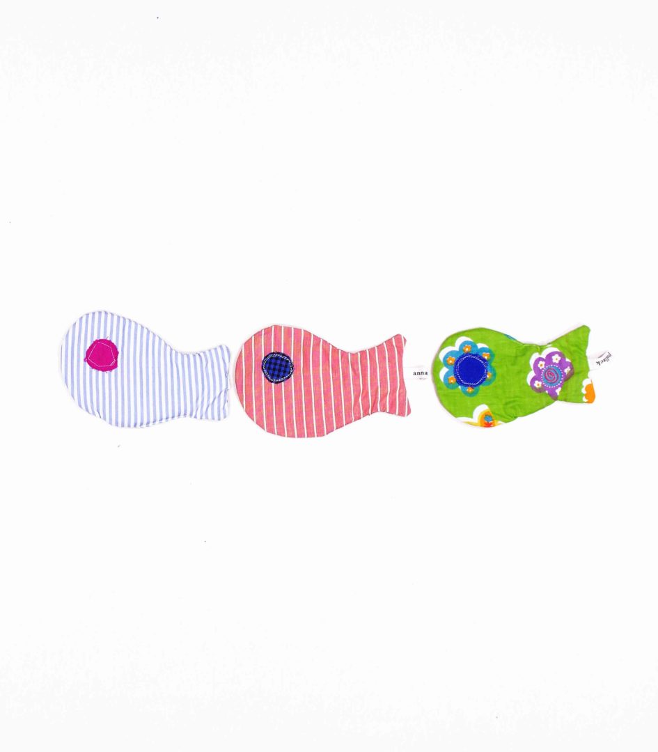 anna * pollack, Bild von 3 bunten Knusperfischen hintereinander