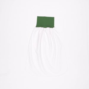 anna * pollack, Pucksack/Schlafsack aus weißem Leintuch mit grünem Bund, ungefüttert