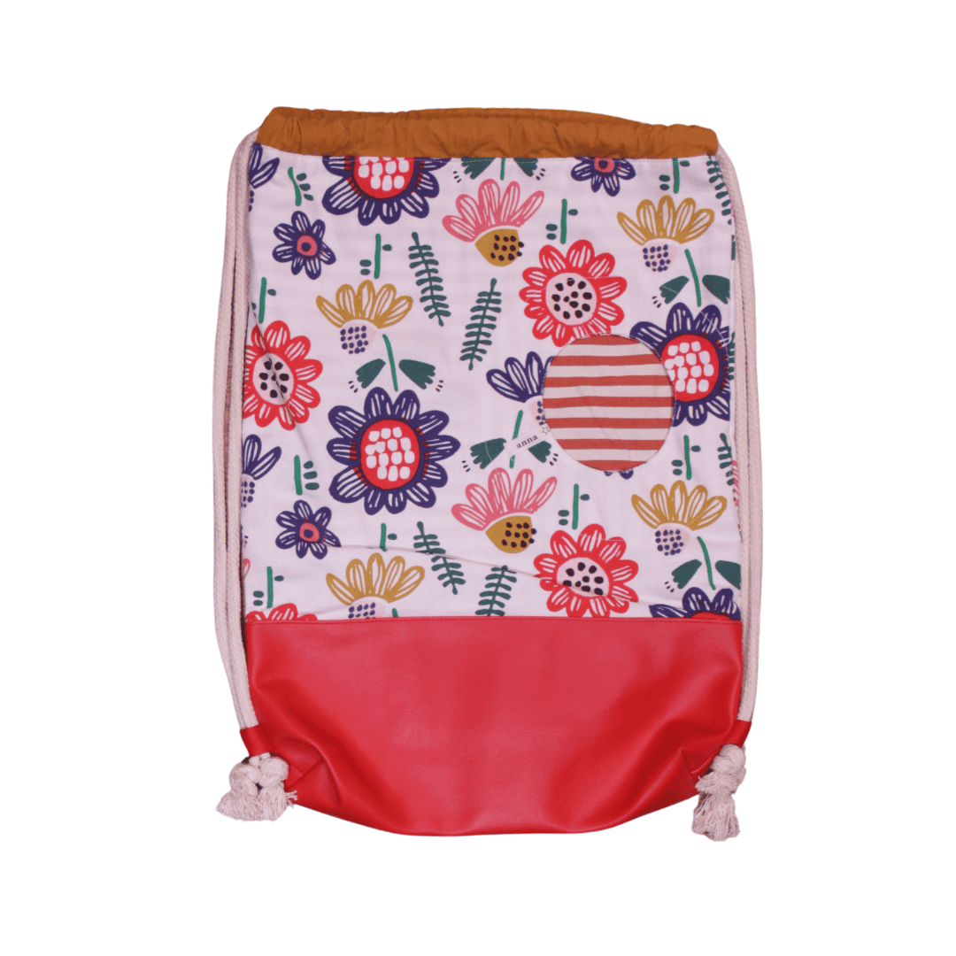 anna * pollack, Beutelbag, Oberteil Blumenmuster, Unterteil rotes Kunstleder, rot-weiß gestreifte Tasche, Innenfutter curry, Träger cremefarben, Ansicht flach